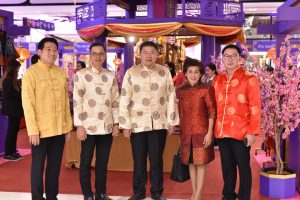 ร่วมเปิดงาน The Great Chinese New Year 2018 – The Blessed king dom วิจิตรแดนสวรรค์ เทศกาลตรุษจีนเนรมิต 32 แดนสวรรค์ สัตว์เทพมงคล 4 ทิศ ชูไหว้เทพเจ้า