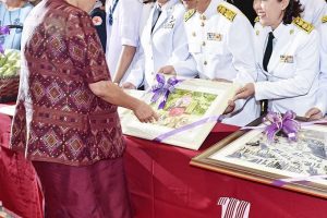 30พ.ย.61 โรงเรียนเทศบาล 4 (เพาะชำ) ถวายภาพวาดจากสีที่ได้จากธรรมชาติ สมเด็จพระเทพรัตนราชสุดาฯ สยามบรมราชกุมารี จำนวน 3 ภาพ ณ ห้างสรรพสินค้าเดอะมอลส์นครราชสีมา